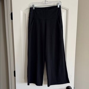 Chic Black Women's Wide-Leg Capris